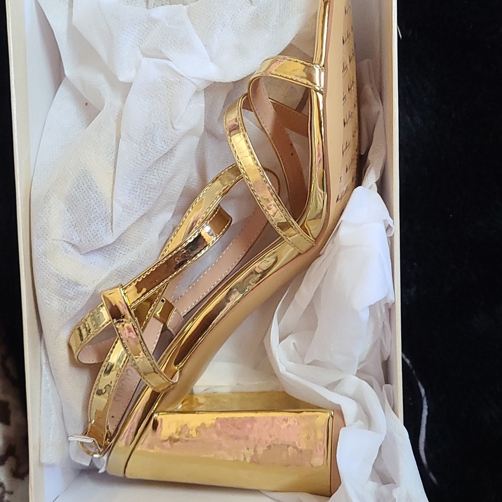 Golden size 11 sandal heels, Onlymaker